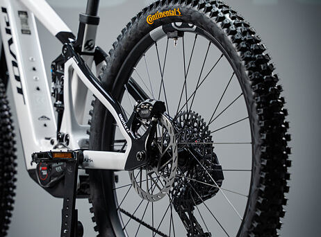 Pivot Shuttle LT Pro X0 Eagle Transmission - Stone Cold White