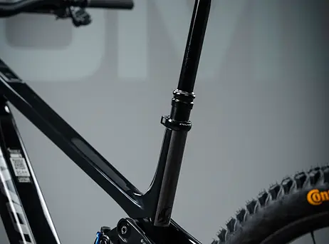 Pivot Shuttle AMPd Ride GX Eagle Transmission - Black - 2026