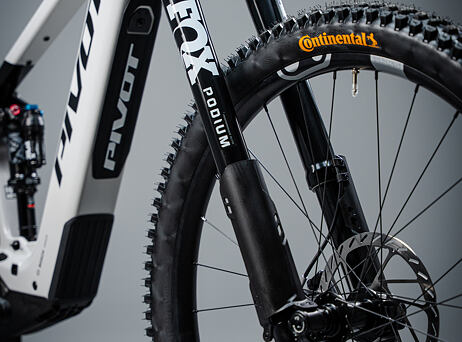 Pivot Shuttle LT Pro X0 Eagle Transmission - Stone Cold White