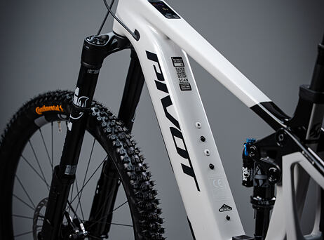 Pivot Shuttle LT Pro X0 Eagle Transmission - Stone Cold White
