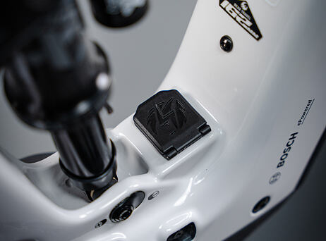 Pivot Shuttle LT Pro X0 Eagle Transmission - Stone Cold White