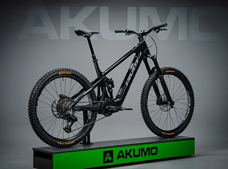 Pivot Shuttle AMPd Ride GX Eagle Transmission - Black - 2026